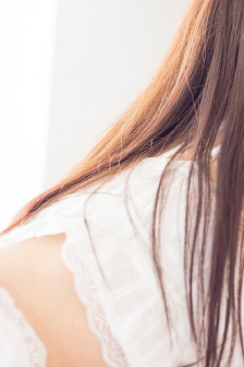 女生裸妆BB